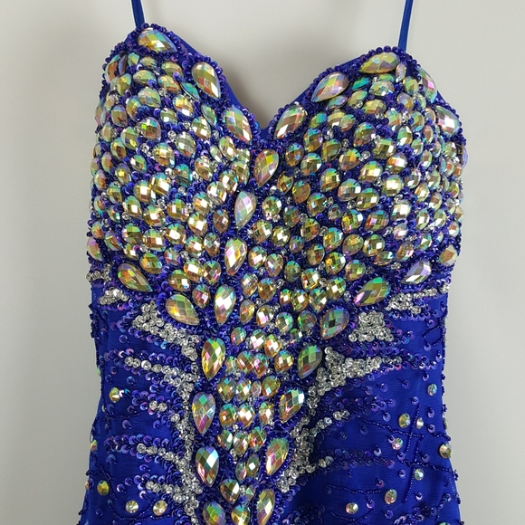 Angela & Alison Prom dress - Picture 6 of 11